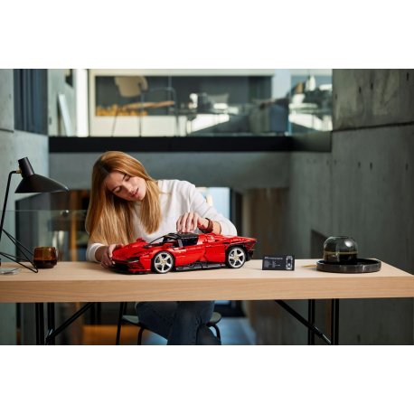 Конструктор LEGO Technic Ferrari Daytona SP3 (42143)