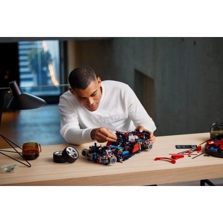 Конструктор LEGO Technic Ferrari Daytona SP3 (42143)