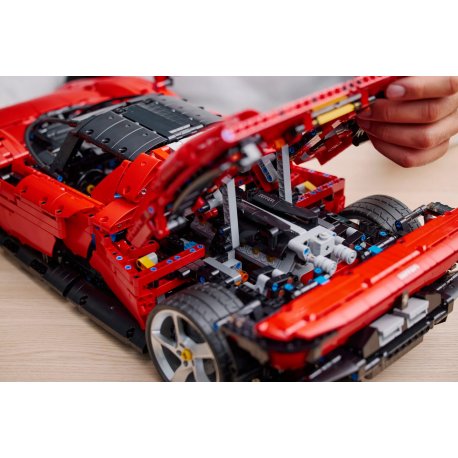 Конструктор LEGO Technic Ferrari Daytona SP3 (42143)