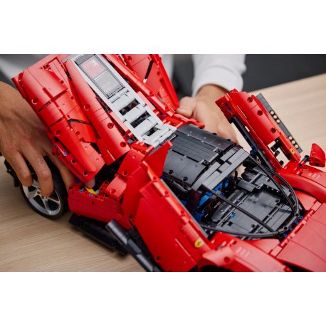 Конструктор LEGO Technic Ferrari Daytona SP3 (42143)
