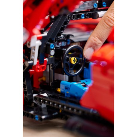 Конструктор LEGO Technic Ferrari Daytona SP3 (42143)