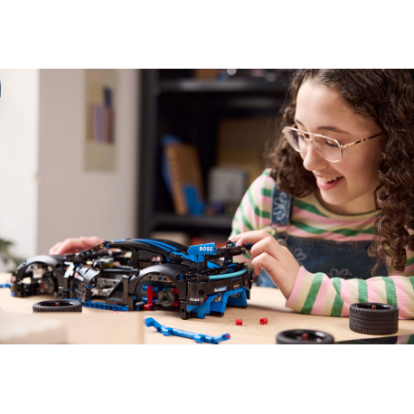 Конструктор LEGO Technic Автомобиль для гонки Porsche GT4 e-Performance (42176)