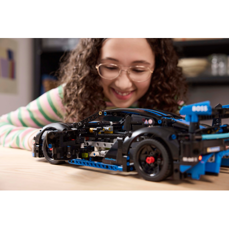 Конструктор LEGO Technic Автомобиль для гонки Porsche GT4 e-Performance (42176)