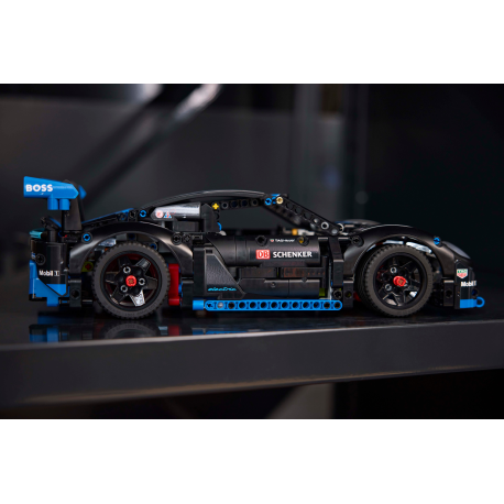 Конструктор LEGO Technic Автомобиль для гонки Porsche GT4 e-Performance (42176)