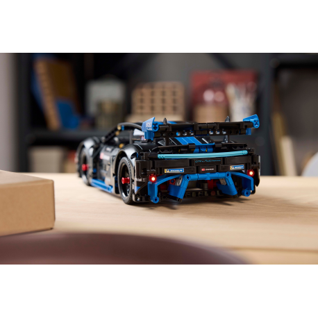 Конструктор LEGO Technic Автомобиль для гонки Porsche GT4 e-Performance (42176)