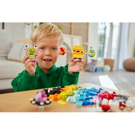 Конструктор LEGO Classic Творческие космические объекты (11037)