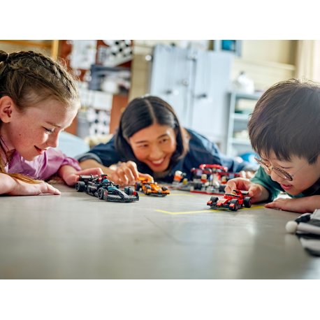 Конструктор LEGO City Пит-стоп и пит-экипаж F1 с болидом Ferrari (60443)