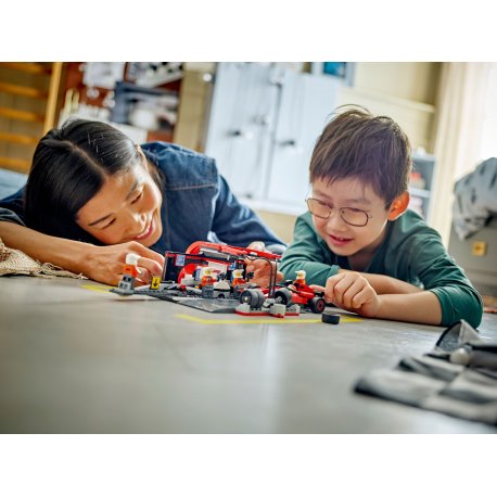 Конструктор LEGO City Пит-стоп и пит-экипаж F1 с болидом Ferrari (60443)