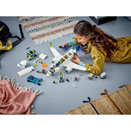 Конструктор LEGO City Пассажирский самолет (60367)