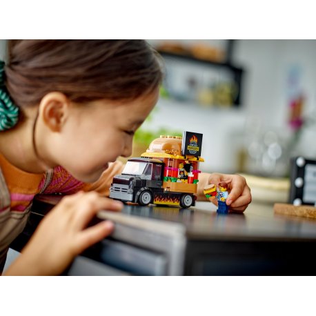 Конструктор LEGO City Грузовик с гамбургерами (60404)
