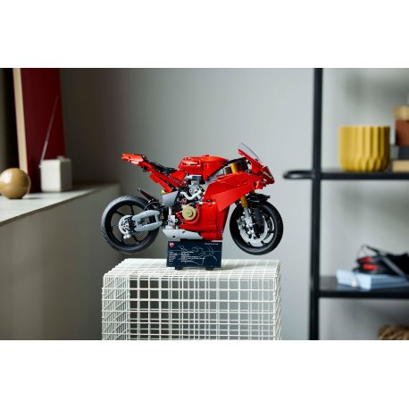 Конструктор LEGO Technic Мотоцикл Ducati Panigale V4 S (42202)