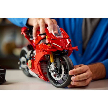 Конструктор LEGO Technic Мотоцикл Ducati Panigale V4 S (42202)