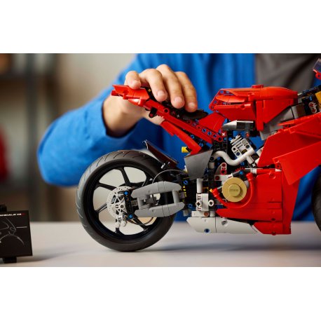 Конструктор LEGO Technic Мотоцикл Ducati Panigale V4 S (42202)