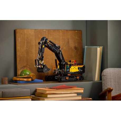 Конструктор LEGO Technic Екскаватор Volvo EC500 Hybrid (42215)