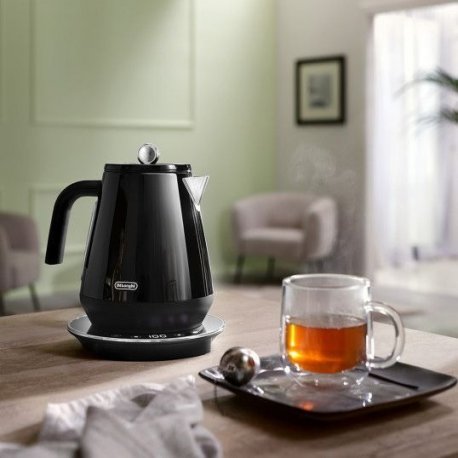 Электрочайник DeLonghi KBY 2011 BK Black (KBY2011BK)