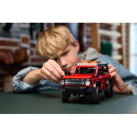 Конструктор LEGO Technic Внедорожник Ford Bronco (42213)