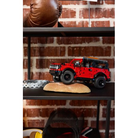 Конструктор Technic Позашляховик Ford Bronco (42213)