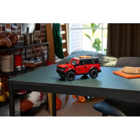Конструктор LEGO Technic Внедорожник Ford Bronco (42213)