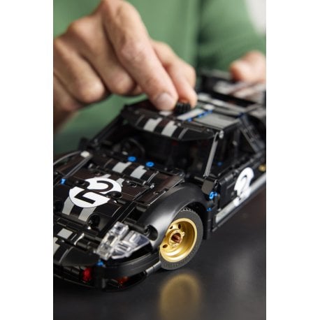 Конструктор LEGO Technic Автомобиль для гонок Ford GT40 MKII 1966 (42223)