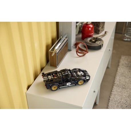 Конструктор LEGO Technic Автомобиль для гонок Ford GT40 MKII 1966 (42223)