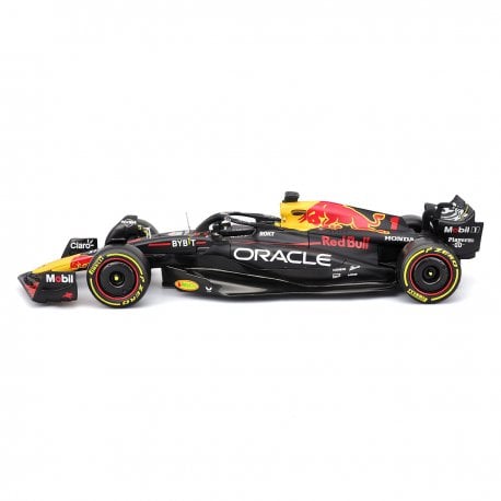 Автомодель с фигуркой Bburago Red Bull Racing RB19 (Random) (18-28036)