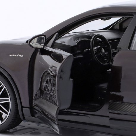 Автомодель Bburago Porsche Macan 4 Electric (18-21114)