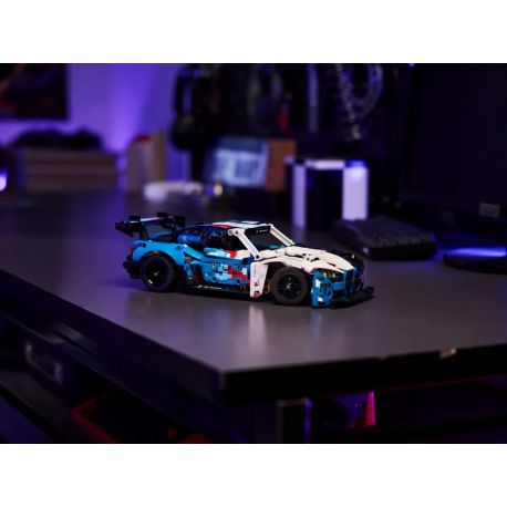 Конструктор LEGO Technic Гоночный автомобиль BMW M4 GT3 EVO (42226)