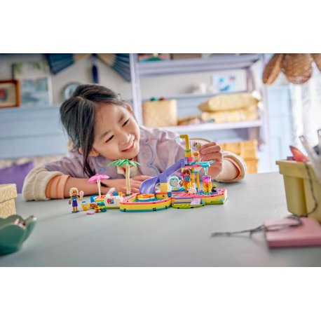 Конструктор LEGO Friends Веселый день в аквапарке (42676)