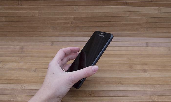 Galaxy J5 Prime в руке