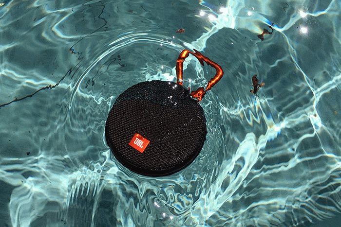 JBL Clip 2 в воде