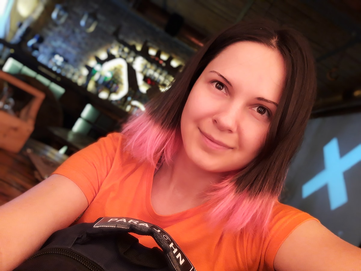 A6 в малоосвещённом помещении