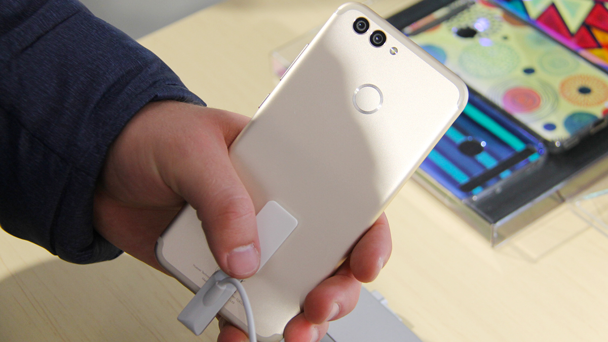 Huawei Nova 2 сзади