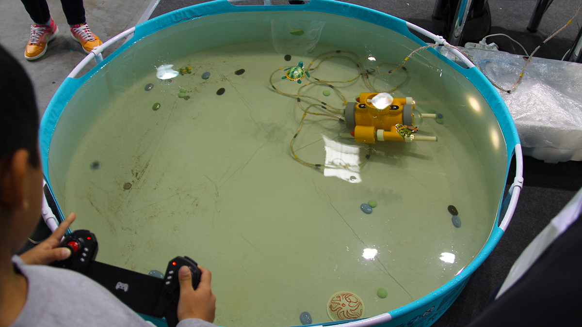 Робот-игрушка