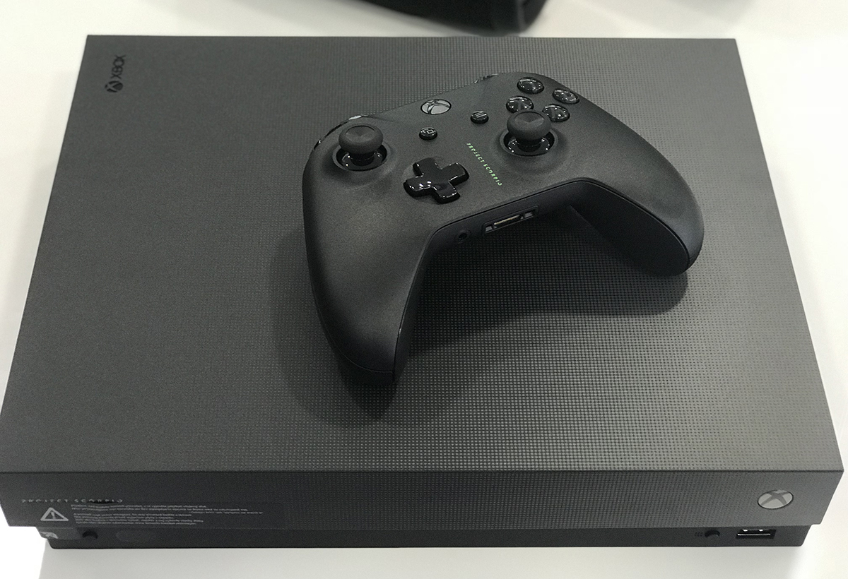 Консоль с геймпадом