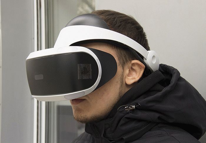 Подробнее: шлем PlayStation VR на голове Шлем PlayStation VR на голове