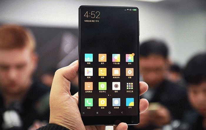 Подробнее: Xiaomi Mix в руке Xiaomi Mix в руке